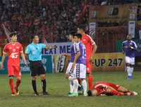 [ẢNH] Sân Hàng Đẫy sống lại không khí trận derby
