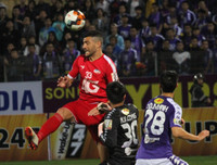 [ẢNH] Sân Hàng Đẫy sống lại không khí trận derby