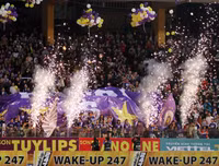 [ẢNH] Sân Hàng Đẫy sống lại không khí trận derby