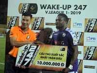 [ẢNH] Sân Hàng Đẫy sống lại không khí trận derby