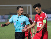 [ẢNH] Sân Hàng Đẫy sống lại không khí trận derby