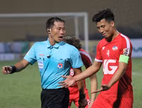 [ẢNH] Sân Hàng Đẫy sống lại không khí trận derby