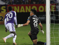 [ẢNH] Sân Hàng Đẫy sống lại không khí trận derby