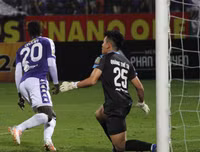[ẢNH] Sân Hàng Đẫy sống lại không khí trận derby