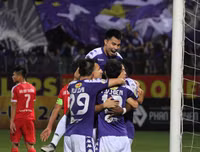 [ẢNH] Sân Hàng Đẫy sống lại không khí trận derby