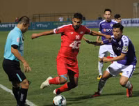 [ẢNH] Sân Hàng Đẫy sống lại không khí trận derby