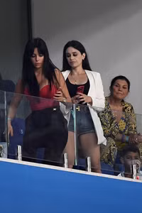 [ẢNH] Cô bồ xinh đẹp buồn thiu nhìn Ronaldo thua trận và rời World Cup