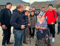 [ẢNH] HLV Park Hang-seo được chào đón như người hùng khi về thăm quê