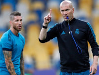 [ẢNH] Zidane ăn mặc cực chất trong ngày 