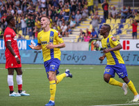 [ẢNH] Không được thi đấu, Công Phượng làm gì sau chiến thắng của Sint-Truidense?