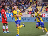 [ẢNH] Không được thi đấu, Công Phượng làm gì sau chiến thắng của Sint-Truidense?