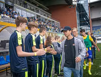 [ẢNH] Không được thi đấu, Công Phượng làm gì sau chiến thắng của Sint-Truidense?