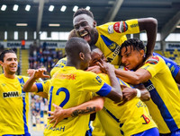 [ẢNH] Không được thi đấu, Công Phượng làm gì sau chiến thắng của Sint-Truidense?