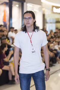 Xuất hiện gương mặt giống hệt Hoàng Thùy