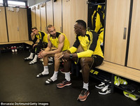 [ẢNH] Huyền thoại điền kinh Usain Bolt ăn tập cùng Dortmund, chờ ngày trình làng