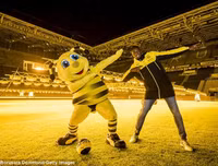 [ẢNH] Huyền thoại điền kinh Usain Bolt ăn tập cùng Dortmund, chờ ngày trình làng