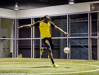 [ẢNH] Huyền thoại điền kinh Usain Bolt ăn tập cùng Dortmund, chờ ngày trình làng