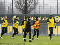 [ẢNH] Huyền thoại điền kinh Usain Bolt ăn tập cùng Dortmund, chờ ngày trình làng