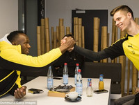 [ẢNH] Huyền thoại điền kinh Usain Bolt ăn tập cùng Dortmund, chờ ngày trình làng