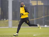 [ẢNH] Huyền thoại điền kinh Usain Bolt ăn tập cùng Dortmund, chờ ngày trình làng