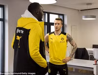 [ẢNH] Huyền thoại điền kinh Usain Bolt ăn tập cùng Dortmund, chờ ngày trình làng