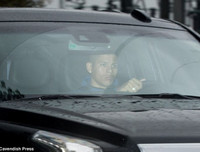 [ẢNH] Ibra, Lukaku và dàn sao M.U lạnh lùng đến sân tập, chờ đại chiến Liverpool