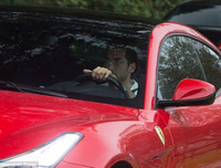 [ẢNH] Ibra, Lukaku và dàn sao M.U lạnh lùng đến sân tập, chờ đại chiến Liverpool