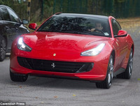 [ẢNH] Ibra, Lukaku và dàn sao M.U lạnh lùng đến sân tập, chờ đại chiến Liverpool