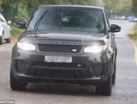 [ẢNH] Ibra, Lukaku và dàn sao M.U lạnh lùng đến sân tập, chờ đại chiến Liverpool