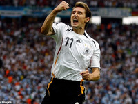 [ẢNH] 50 cầu thủ hay nhất thập kỷ (P1): Son Heung-min sánh vai Rooney, Salah và Pirlo