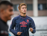 [ẢNH] Công Phượng ưu tư trên sân tập, mông lung về tương lai