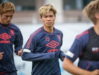 [ẢNH] Công Phượng ưu tư trên sân tập, mông lung về tương lai