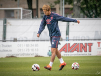 [ẢNH] Công Phượng ưu tư trên sân tập, mông lung về tương lai