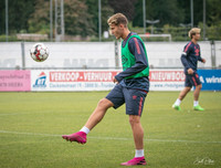 [ẢNH] Công Phượng ưu tư trên sân tập, mông lung về tương lai