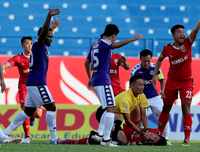 Chiến sĩ CSCĐ, trọng tài Ngô Duy Lân và những hành động cứu người kịp thời trên sân cỏ Việt Nam