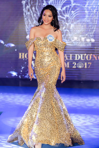 Đọ nhan sắc và học vấn của dàn người đẹp 