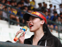 [ẢNH] Dàn cổ động viên 600 người gây ấn tượng khán đài Tây Hồ