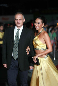 Nhìn lại 2 cuộc hôn nhân sóng gió của 