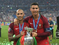 [ẢNH] Van Nistelrooy, Quaresma và những ngôi sao đình đám từng dính tin đồn sang V-League