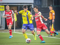 [ẢNH] Công Phượng đăm chiêu trên ghế dự bị khi không được HLV ngó ngàng tới