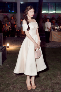 Lý Nhã Kỳ hóa nàng Lọ Lem với bộ váy khoe vai trần gợi cảm