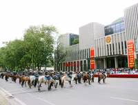 [ẢNH] Thích thú hình ảnh Cảnh sát cơ động kỵ binh diễu hành tại Hà Nội