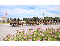 [ẢNH] Thích thú hình ảnh Cảnh sát cơ động kỵ binh diễu hành tại Hà Nội