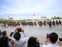 [ẢNH] Thích thú hình ảnh Cảnh sát cơ động kỵ binh diễu hành tại Hà Nội