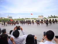 [ẢNH] Thích thú hình ảnh Cảnh sát cơ động kỵ binh diễu hành tại Hà Nội