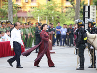 [ẢNH] Thích thú hình ảnh Cảnh sát cơ động kỵ binh diễu hành tại Hà Nội