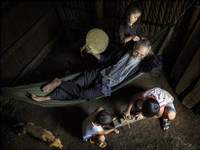 [ẢNH] Những khoảnh khắc yêu thương của gia đình Việt Nam