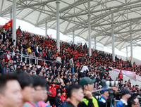 Giggs và Scholes thích thú xem đội trẻ PVF đánh bại mầm non giải Ngoại hạng Anh