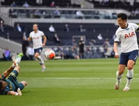 [ẢNH] HLV Mourinho tươi hết cỡ sau màn ngược dòng trước Arsenal