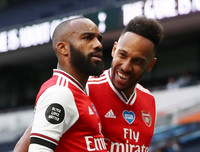 [ẢNH] HLV Mourinho tươi hết cỡ sau màn ngược dòng trước Arsenal